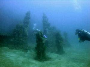  temple under the sea-Candi bawah laut