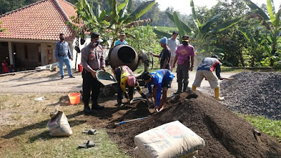 Warga Lembur Tohaga Nyalindung Desa Darmaga Mendapat Arahan Kapolsek Cisalak