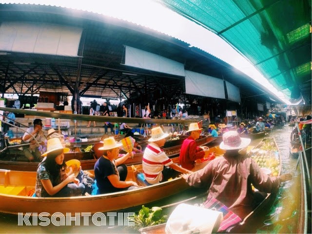 DAMNOEN SADUAK FLOATING MARKET 