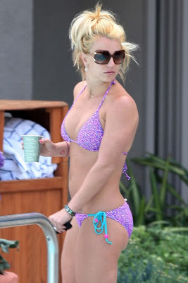 Britney Spears in Bikini images