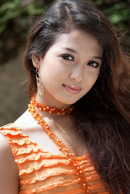 Myanmar Celebrity Hot Model San Yati Moe Myint -04