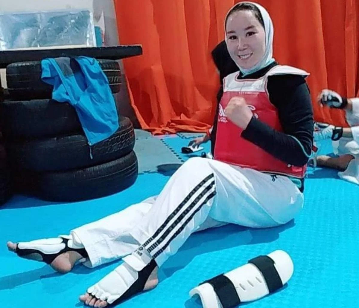 Zakia Khudadadi em sala de treinamento de taekwondo