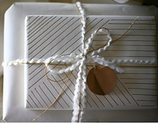 ideas para envolver regalos de boda, envolturas bonitas para regalos de matrimonio