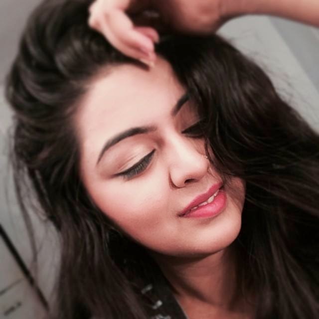 Shafaq Naaz HD wallpapers Free Download