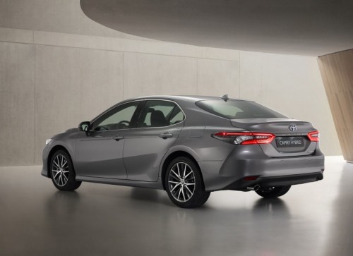 toyota-camry-hybrid-2020-trasera-3-4