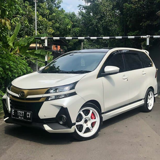 Modifikasi Mobil Avanza Warna Putih Terbaik 2022 racing 48