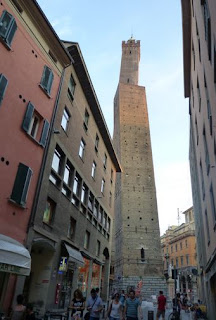 Bolonia, le Due Torri o las Dos Torres.