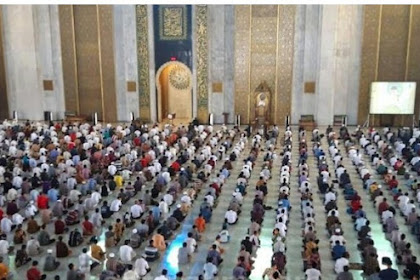 Jama'ah Menangis Ketika Shalat Jumat di Masjid Al Akbar Surabaya