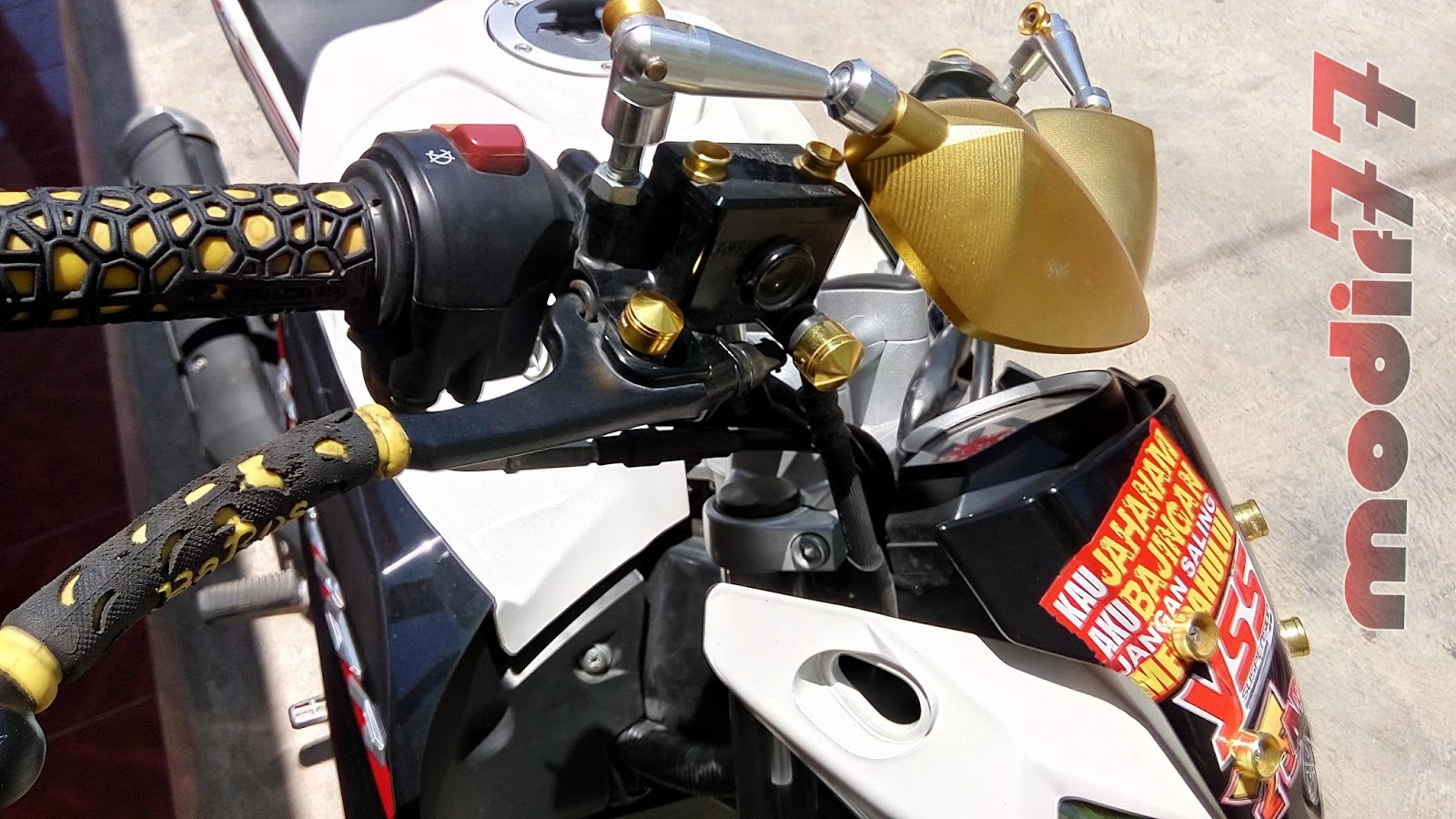 Modifikasi Vixion 2014 Detail Gold Elegant MODIF 77