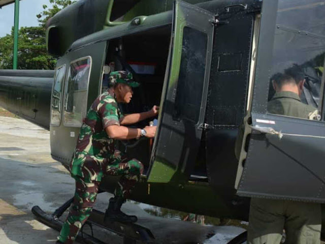 Kunjungi Suku Mausu Ane di Morokay, Suko Pranoto Naik Helikopter