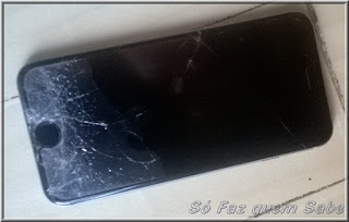 Foto de um iPhone 6 da Apple com o visor danificado por queda.
