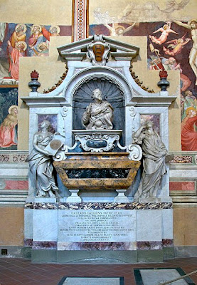 Tumba de Galileo Galilei Basílica de la Santa Croce, Florencia.