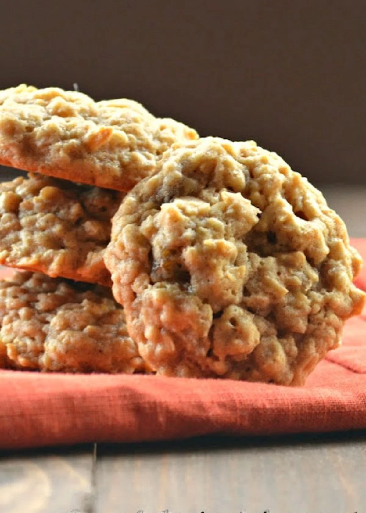 Chewy Spicy Oatmeal Raisin Cookies