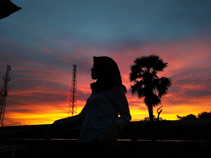 13+ Inspirasi Gambar Senja Ada Orangnya