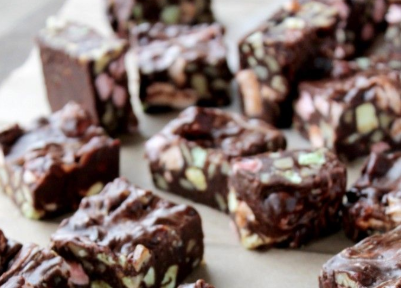 No Bake Rocky Road Squares #dessert  #snac