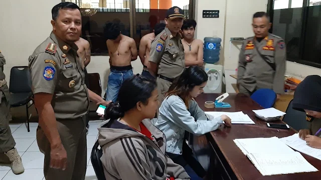 Asik Minum Miras, 6 Remaja Diangkut Oleh Satpol PP Payakumbuh