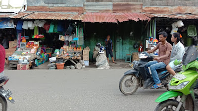 Pedagang Kelontong di Palembang Keluhkan Omzet Merosot