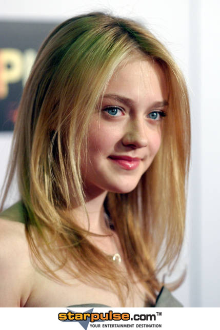 dakota fanning hot pictures. dakota fanning cheerleader.