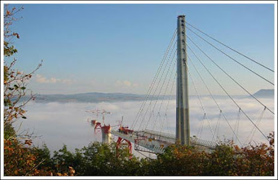 Foto Jembatan Tertinggi Di Dunia Millau Bridge