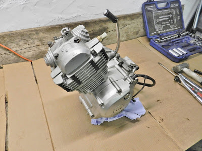 YBR 125 engine rebuild disassembly