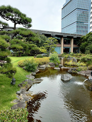 ホテルニューオータニの日本庭園の池