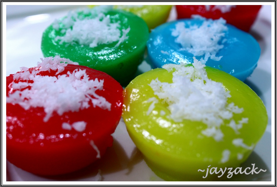 ME, MYSELF AND I: Kuih Lompang warna-warni