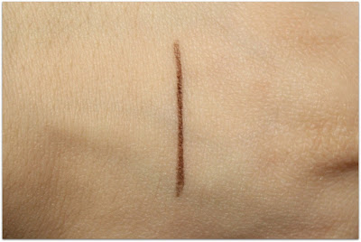 Honest Beauty Brow Filler in "Rich Brunette" Swatch