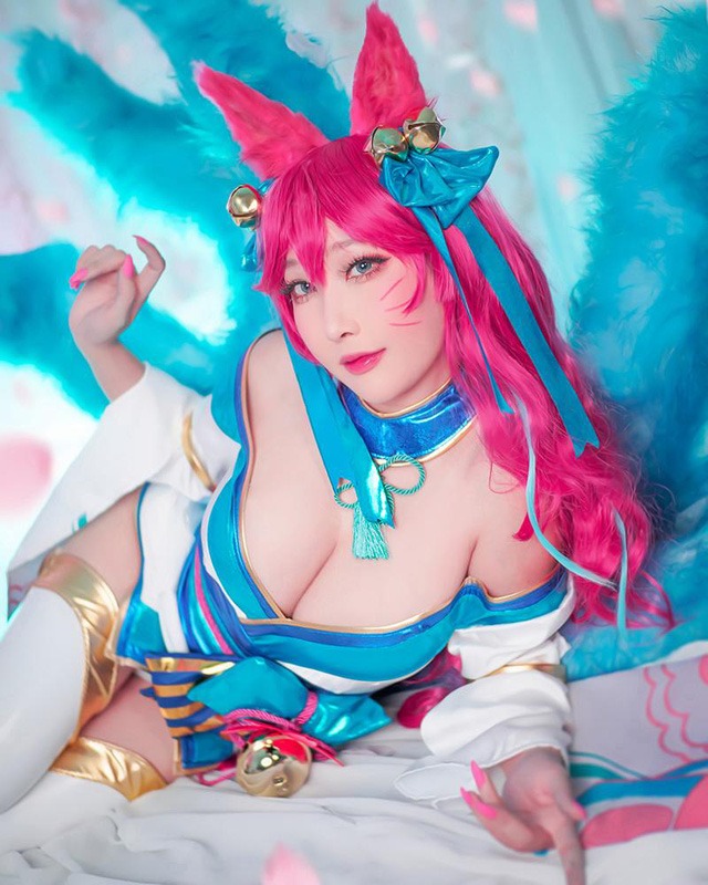 Chìm vào tiên cảnh với bộ ảnh cosplay Ahri Chiêu Hồn Thiên Hồ đậm chất phồn thực