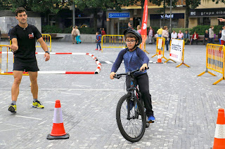 circuito infantil de ciclismo sobre seguridad vial organizado en Herriko Plaza