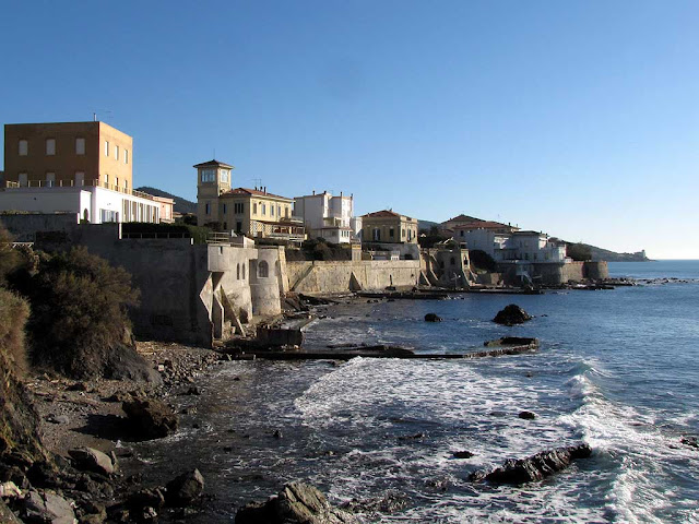 Ville lungo la costa, Antignano, Livorno