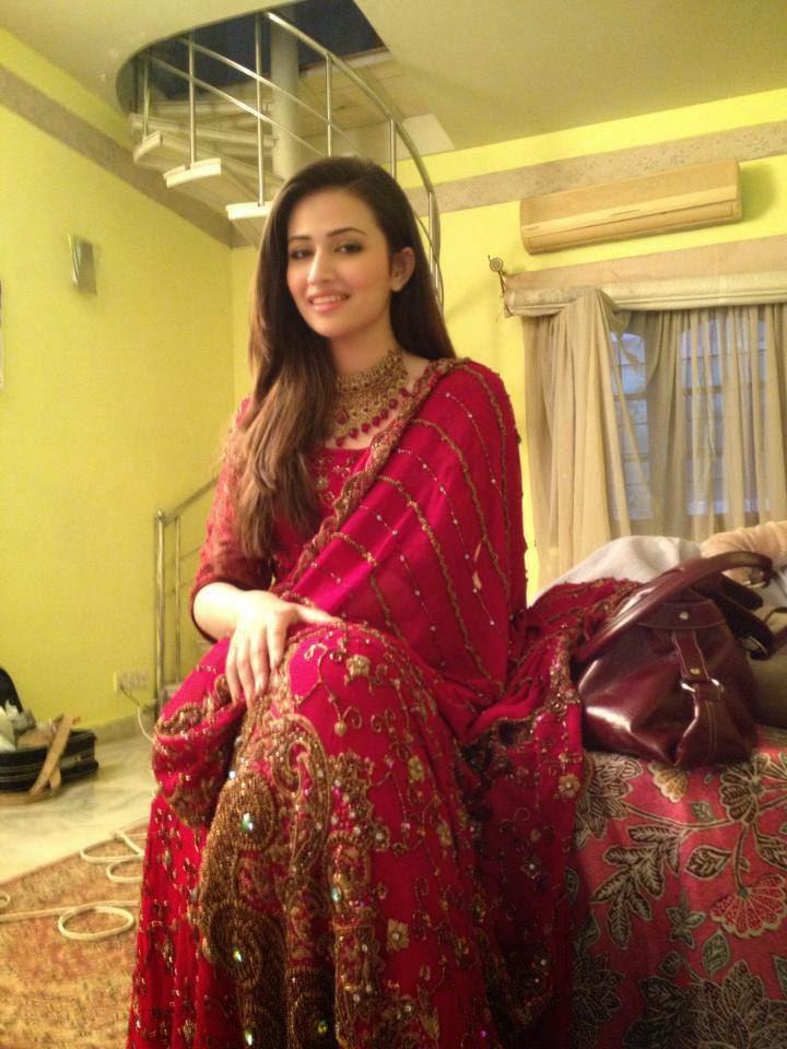 Sana Javed Beautiful Hd Wallpapers