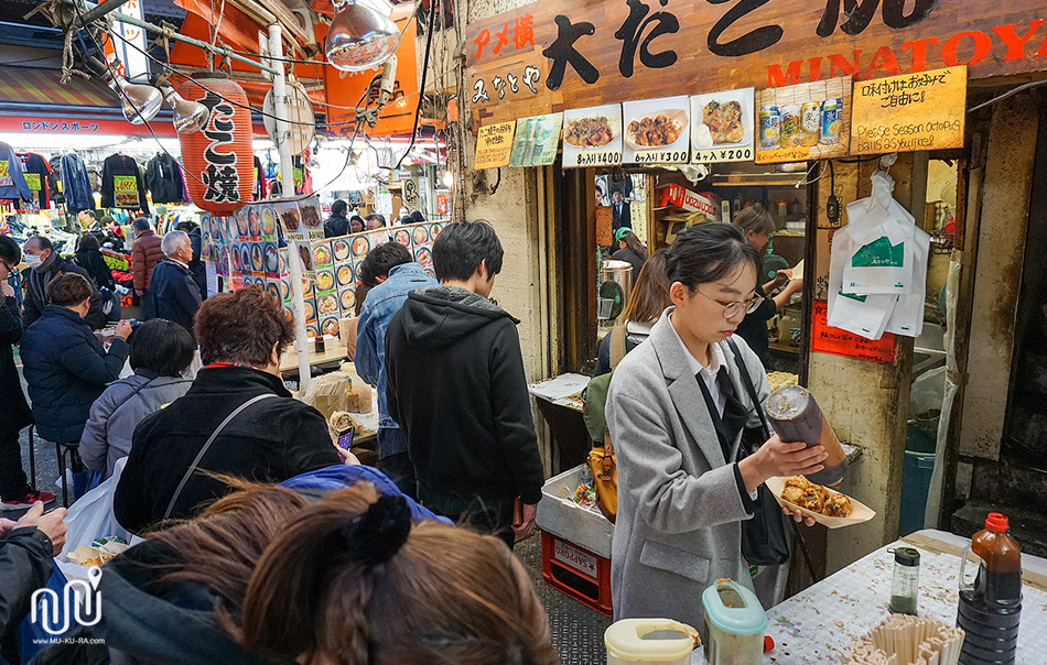 ร้านทาโกะยากิ ตลาดอะเมโยโกะ(Ameyoko)