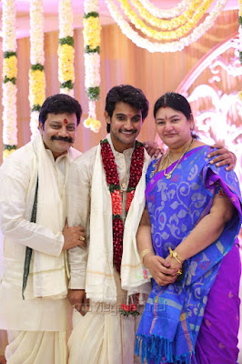 Saikumar  with son and wife 