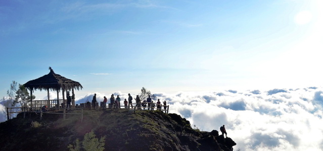 Menikmati Sunrise di Bukit Sikunir Dieng Menikmati Sunrise di Bukit Sikunir Dieng