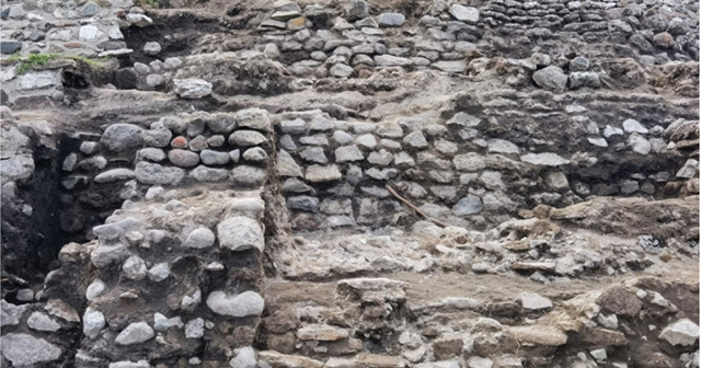 Descubren escalinata original y ofrenda con dos figurillas masculinas en Tlaxcala