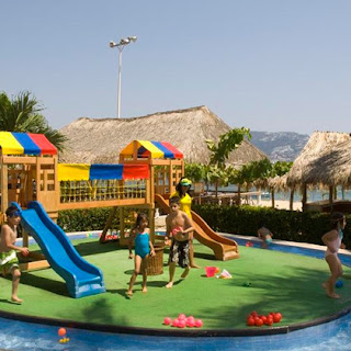 Promoción de viaje para Acapulco en hotel Krystal Beach zona de recreo infantil