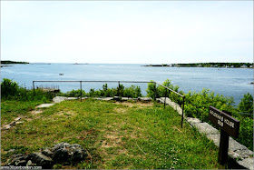 Cimientos del Riflemen's House en el Fuerte McClary, Maine 