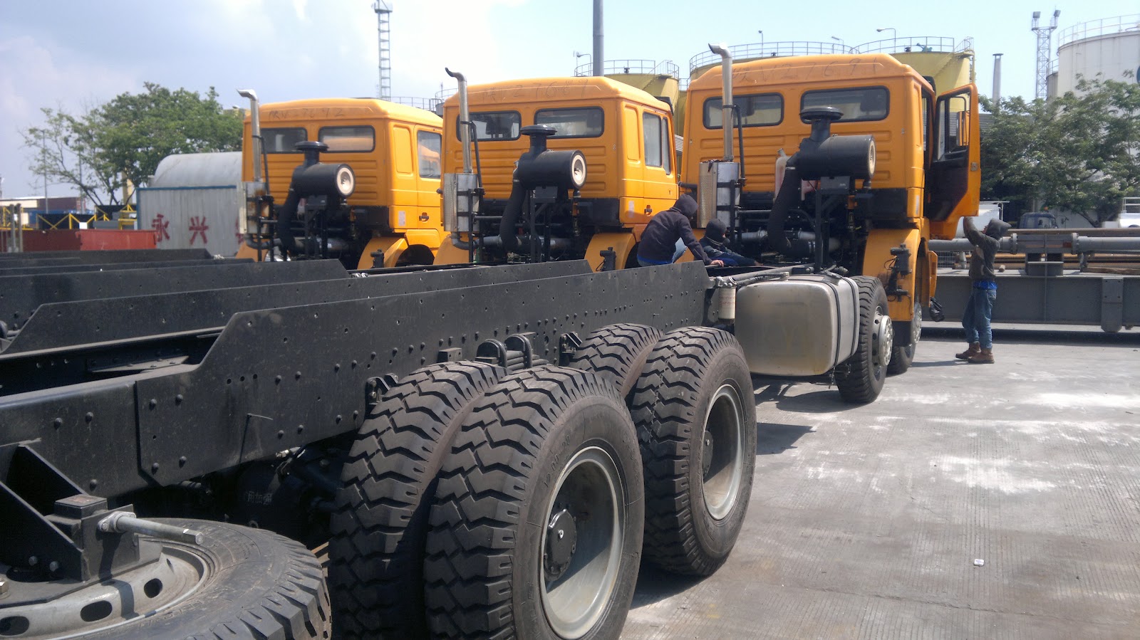 SHACMAN TRUCK  INDONESIA LONG  CHASSIS  8x4 SHACMAN TRUCK 