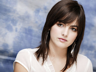 Free wallpapers without watermarks of Camilla Belle at Fullwalls.blogspot.com