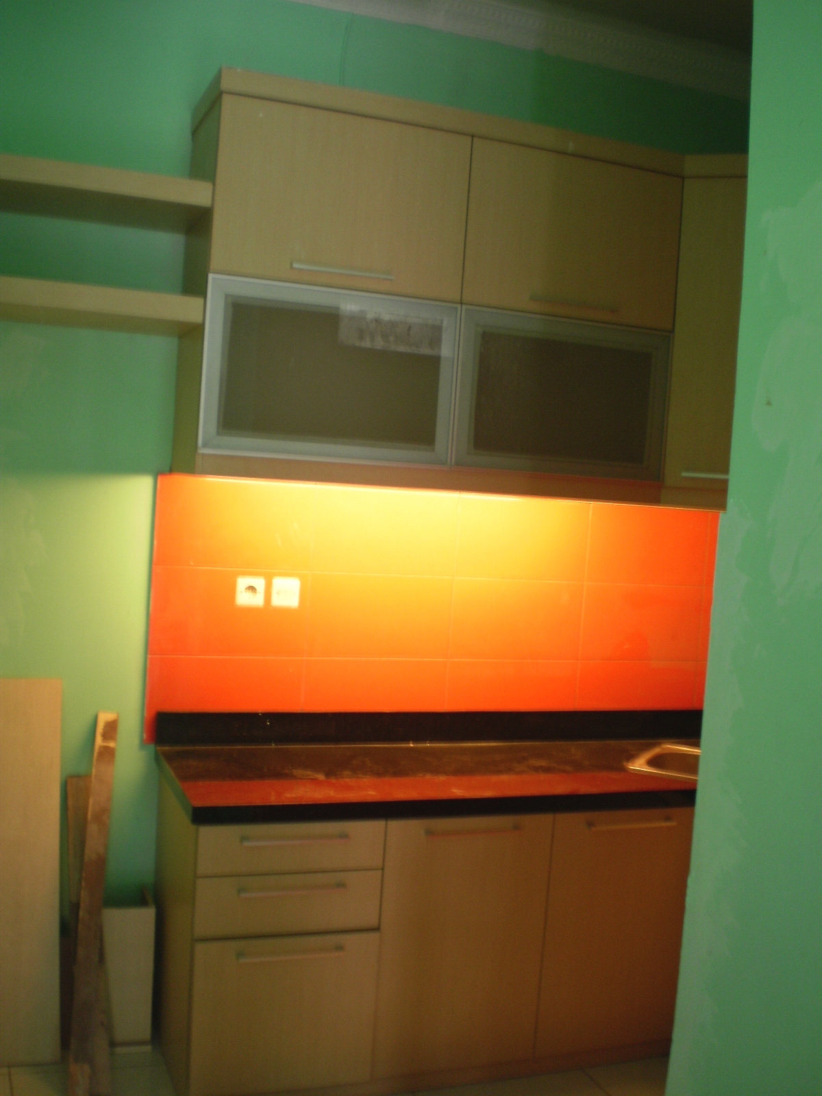 IDEsign arsitektur Kombinasi Warna Kontras untuk Dapur