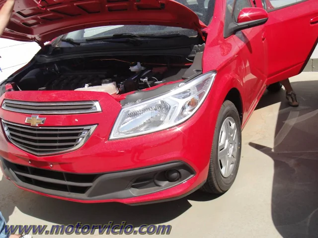 Chevrolet Onix vermelho