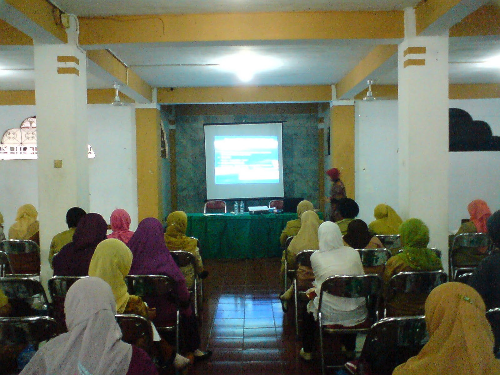 Sewa tempat: sewa gedung pernikahan / seminar