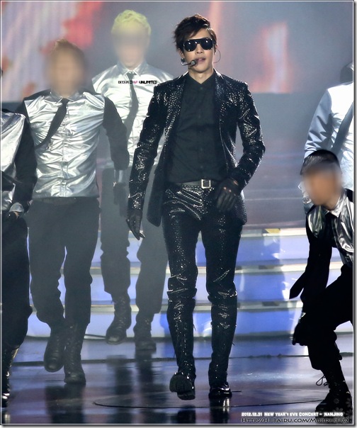 performs (1)