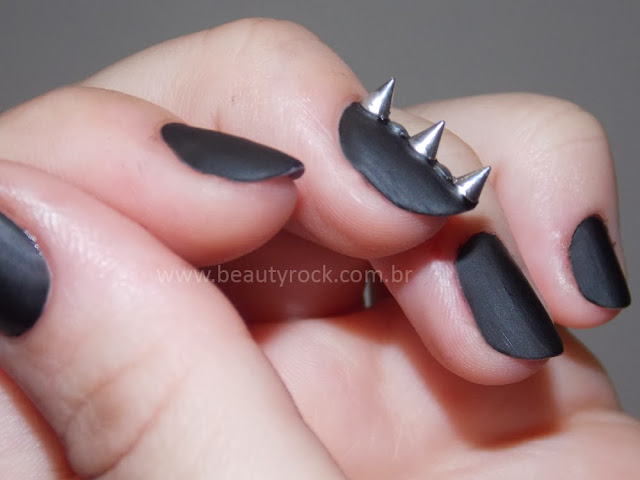 unhas/Nail art com spikes, rebites, tachinhas