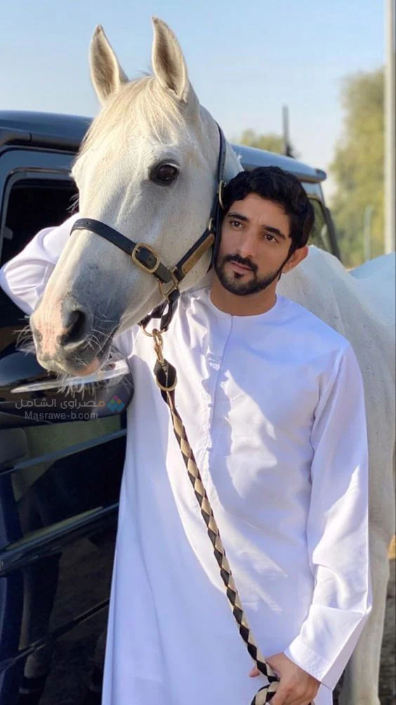 خلفيات خيول مع شباب سعودي