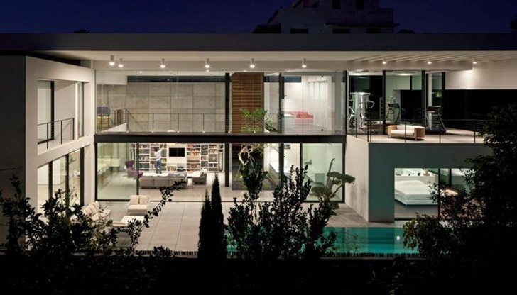Modern Bauhaus Mansion In Israel at night 