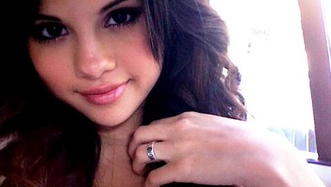 selena gomez twitter backgrounds. Selena Gomez wallpapers for