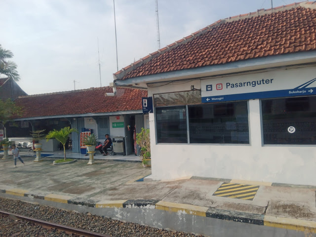 Kereta Batara Kresna Stasiun Solo Kota