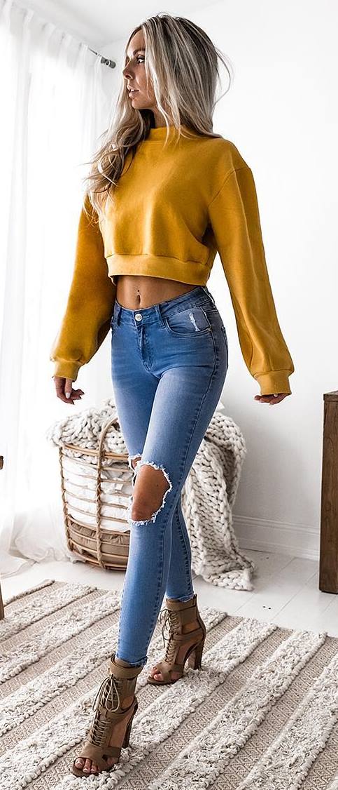 casual outfit addiction / yellow sweatshirt + ripped jeans + boots