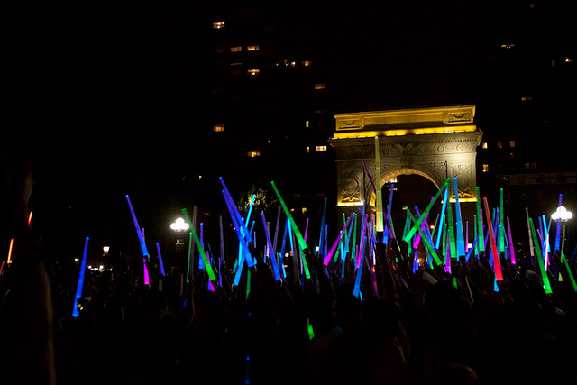Largest Lightsaber Fight in the New York Park 03